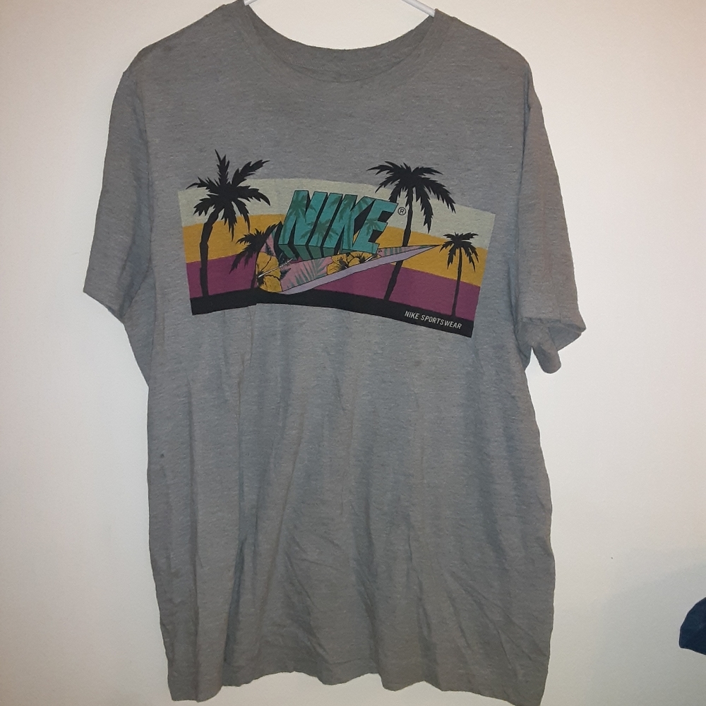Nike tee shirt size L